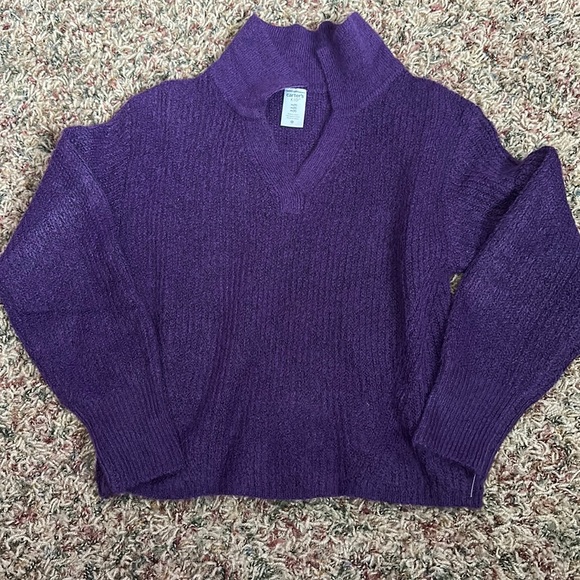 New without tags soft collared sweater - Picture 1 of 3